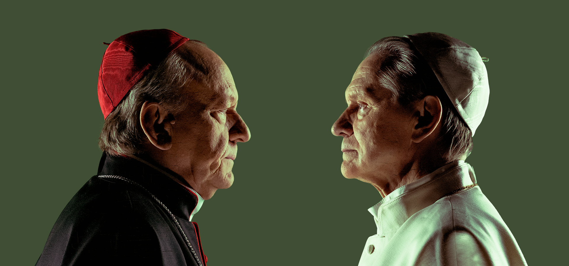 Paavi ja kardinaali seisovat vastakkain, mittaavat katseellaan toisiaan.